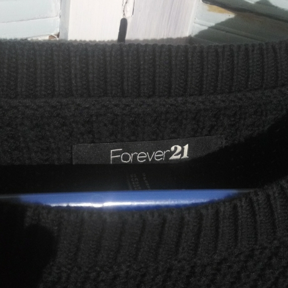Stylish forever 21 sweater - Picture 2 of 5